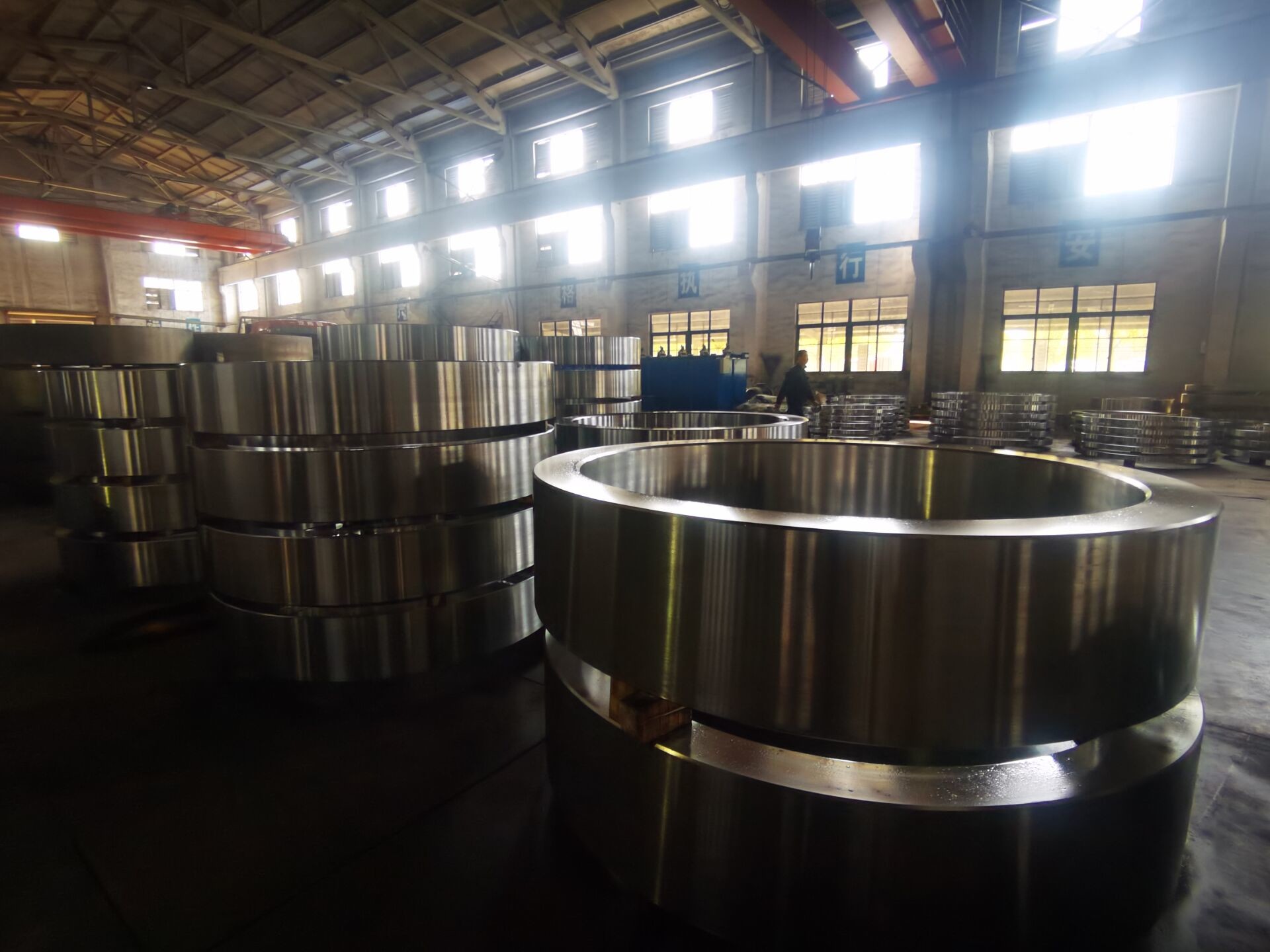 Isı Tedavisi QT Boyut Doğruluğu Sağlayan Kalıplı Çelik Halkalar 1000 ila 7800mm İdeal Yapısal ve Ağır İşletme Endüstrisi